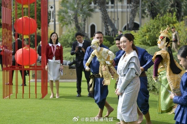 的表现有目